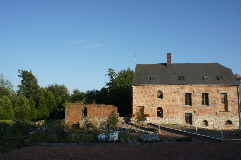 مبيت وإفطار Ferrière-la-Petite Aux Logis De La Solre المظهر الخارجي الصورة